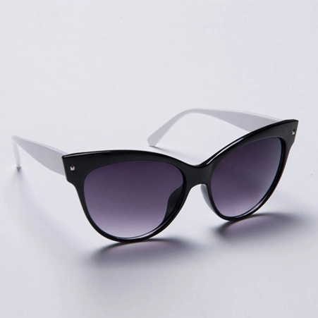 Stylish unisex cooling glasses perfect for sunny days, ideal for fashion and UV protection outdoors